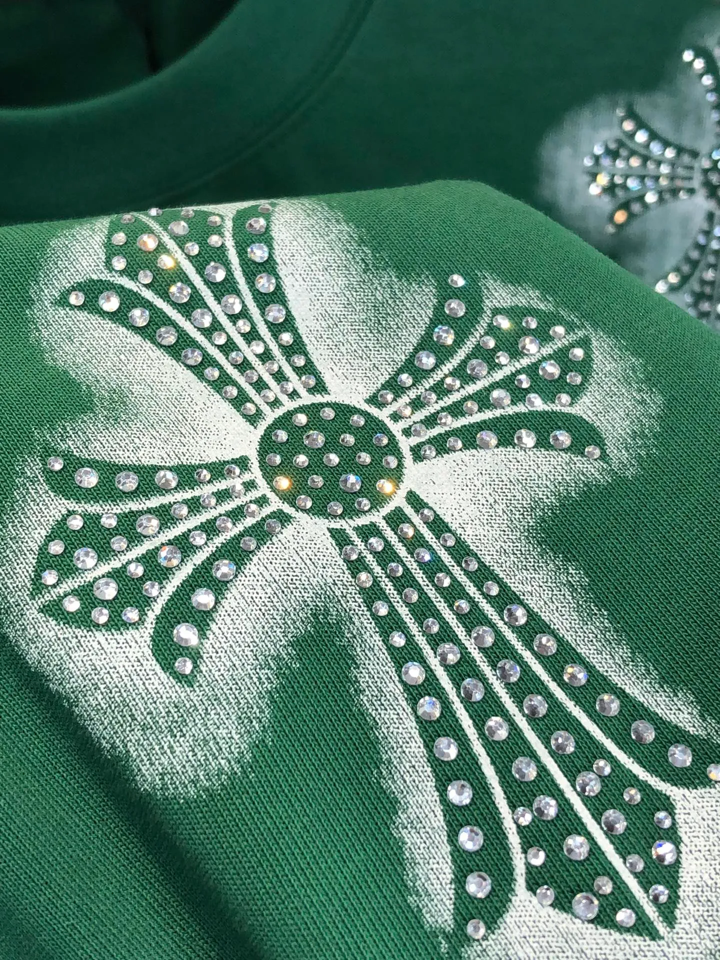 🅿️200 CH Croxin 2025 Spring and Summer New Style Round Neck Short Sleeves Dot Printing ➕ Scattered Diamond Craftsmanship Full of Details Made of High Weight 320g Double Yarn Combed Cotton Fabric Slightly Loose Fit Fabric Feels Soft and Thick Uniform Style for Men and Women Color: Black White Green Code Number: SMLXLXXL